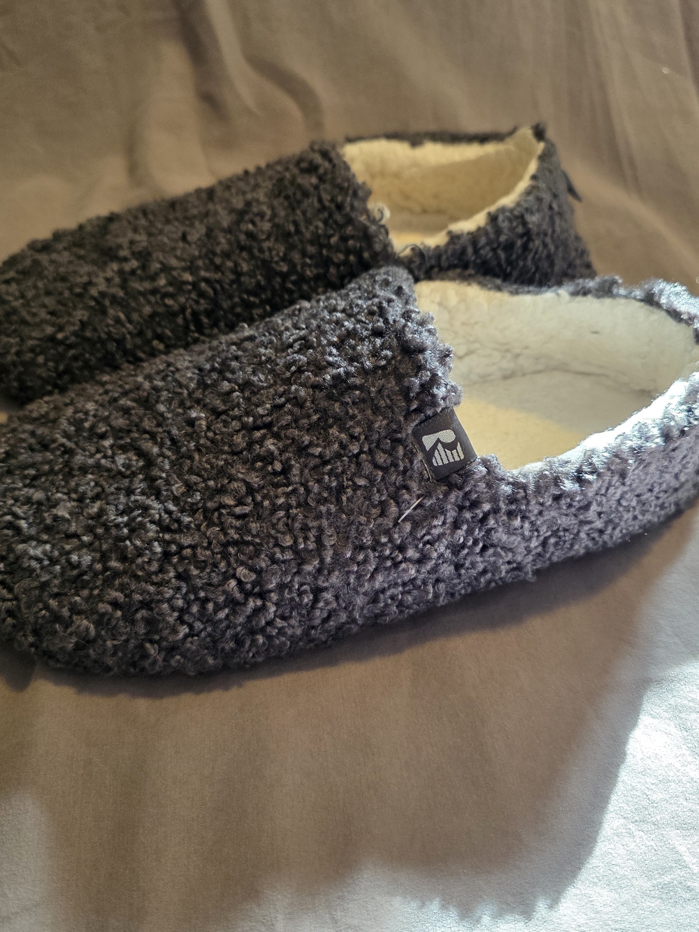 Women's Cozy Faux-Sherpa Slip-On Slippers in Dark Gray